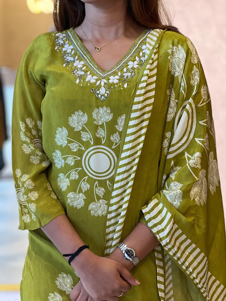 Crepe Silk Kurti Sets 5056